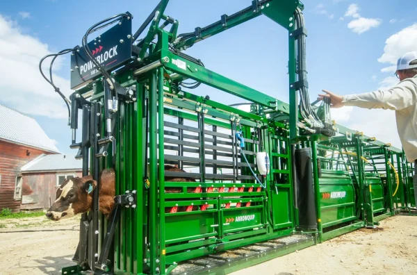ArrowQuip POWERLOCK 108 HYDRAULIC CHUTE WITH VET CAGE - Image 3